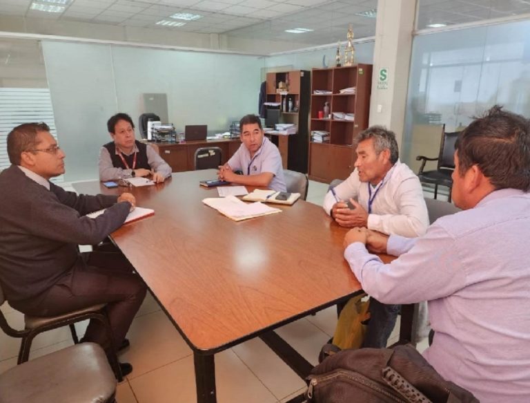 Procompite: alcalde de Deán Valdivia se reúne en gerencia regional de Producción