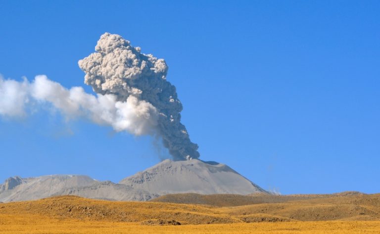 Volcán Sabancaya tendrá una larga vida eruptiva por delante