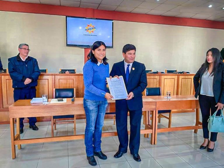 Alcaldesa de Mejía firma convenio con GRA para mejorar el sistema de riego en el distrito