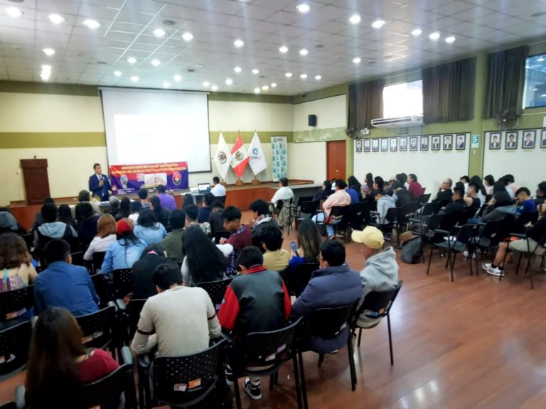 Estudiantes de la Universidad Mayor de San Andrés de Bolivia en Ilo
