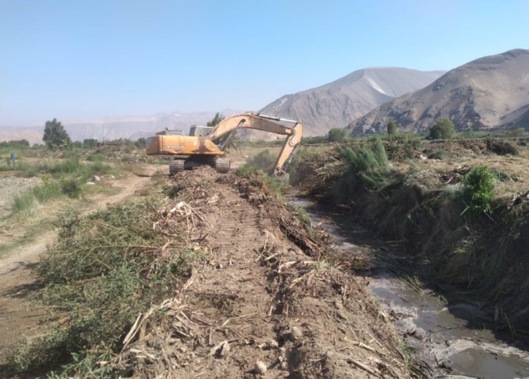 GRA realiza limpieza de drenes en el valle de Tambo