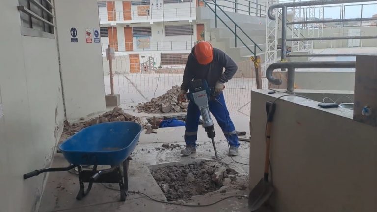 Realizan mantenimiento del colegio José Abelardo Quiñones de Mejía