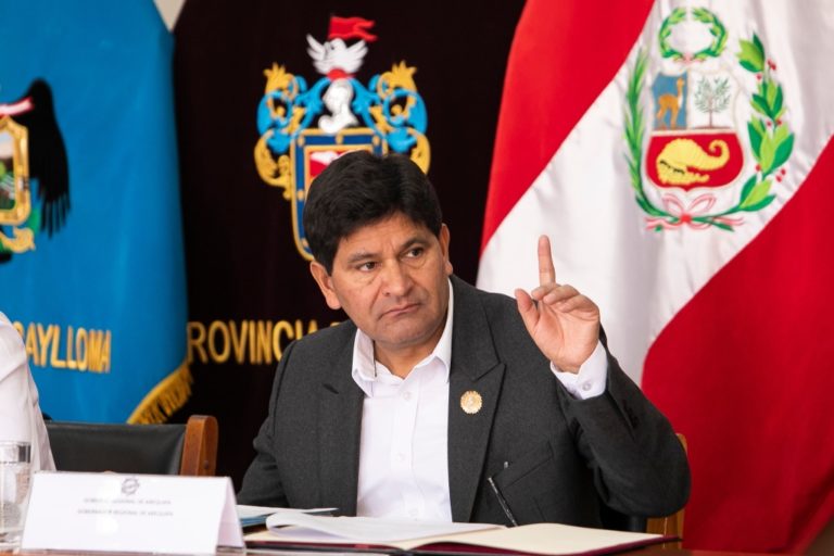 Gobernador Rohel Sánchez arremete contra consejero César Huamantuma