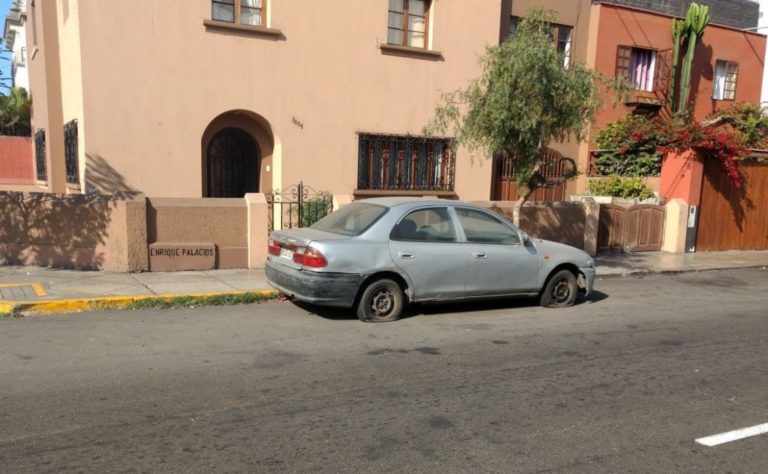 Matarani: municipio solicita a propietarios de vehículos antiguos liberar la vía pública