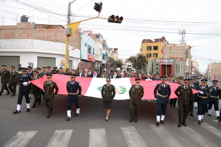 Realizan desfile cívico, institucional, militar en Ilo por Fiestas Patrias