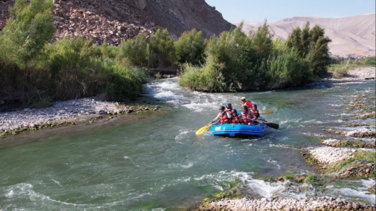 Realizan canotaje en el río Tambo