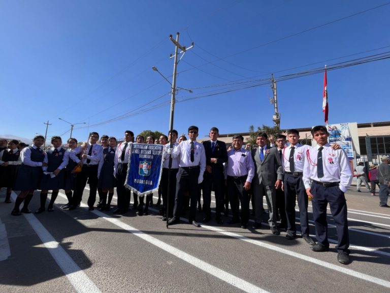 Realizan desfile escolar por Fiestas Patrias en Moquegua