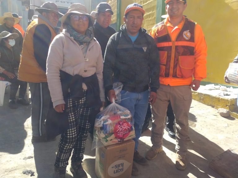 Inician entrega de ayuda humanitaria a población afectada por el volcán Ubinas