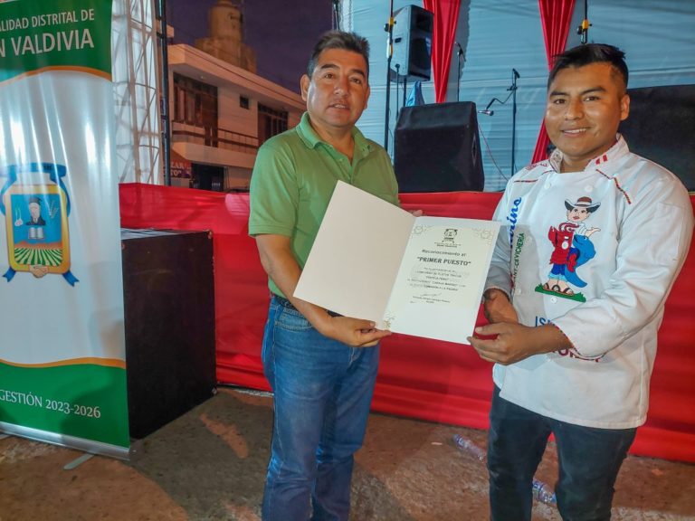 Premian a ganadores de concurso gastronómico en Deán Valdivia
