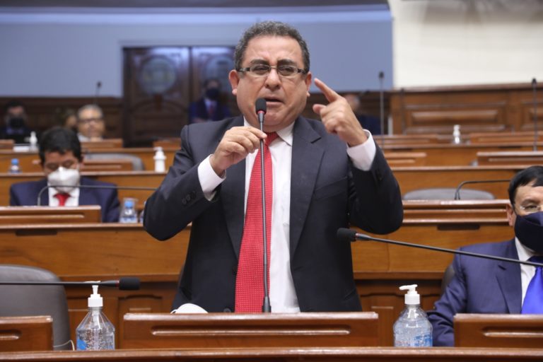 PNP detuvo al congresista Luis Picón