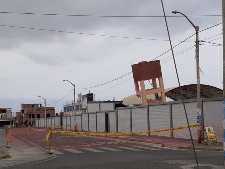 Trabajos de demolición en la I.E. José Olaya representa un riesgo para los estudiantes 