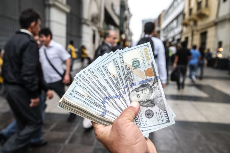 Deuda pública: peruanos deben cada vez más