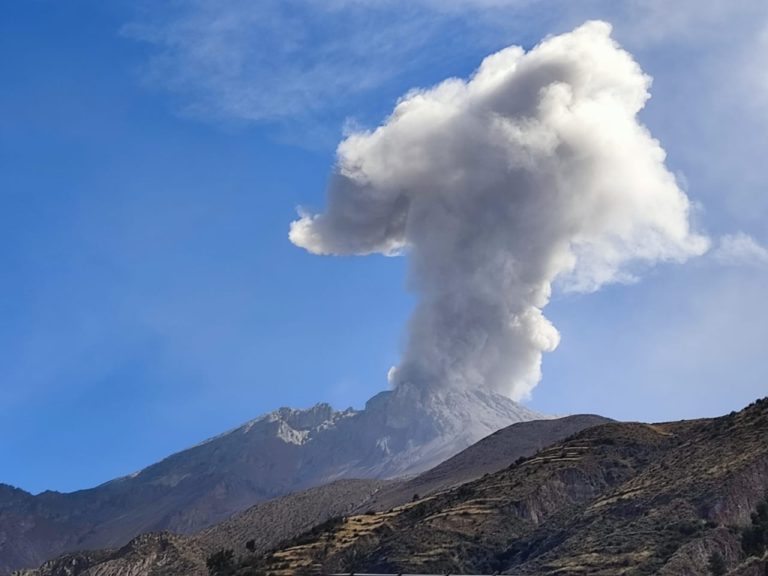 Distritos de Moquegua en Estado de Emergencia por proceso eruptivo del volcán Ubinas