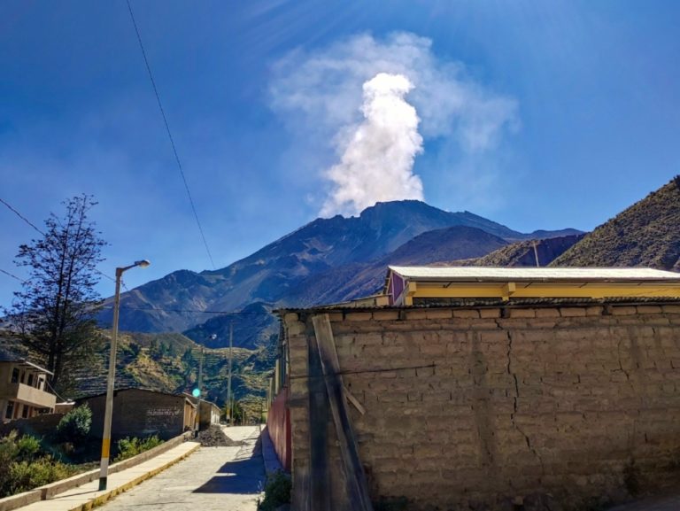 Volcán Ubinas: IGP recomienda elevar el nivel de alerta de amarillo a naranja