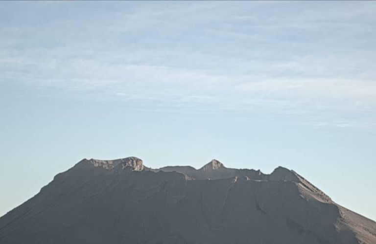 Volcán Ubinas presenta emisión de vapor de agua y desgasificación pequeña