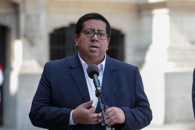MEF: Ministro Alex Contreras descarta haber renunciado a su cargo