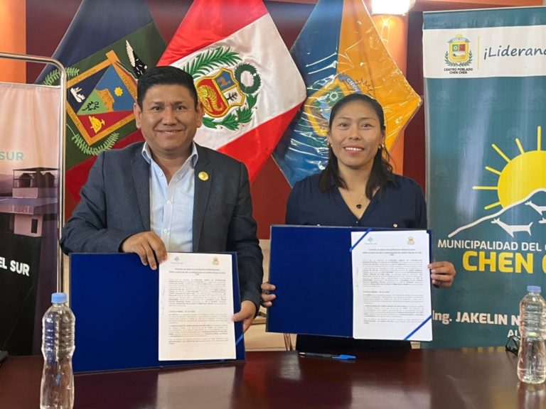Municipio de Chen Chen y Clínica del Sur firman convenio