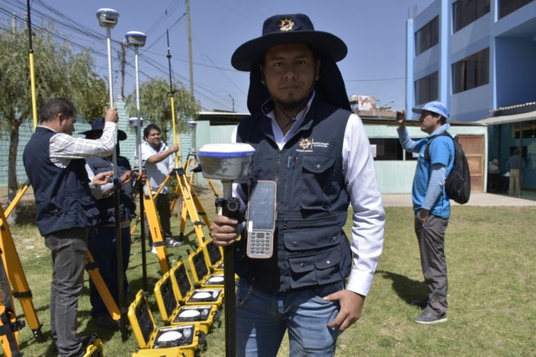 Implementan equipos de última generación para servicio de catastro y titulación en la región Arequipa