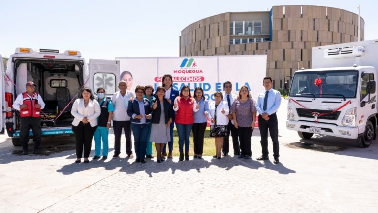 Directora del Hospital Regional de Moquegua saluda entrega de unidades móviles y equipos biomédicos