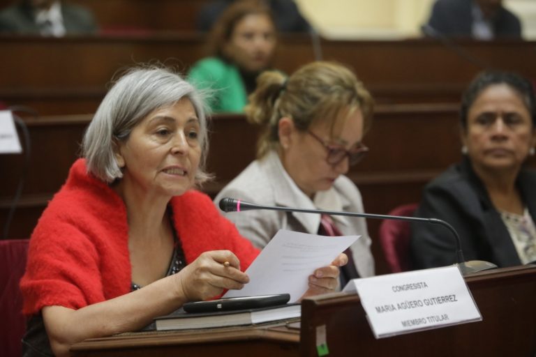 Congresista María Agüero defiende dictadura en Cuba