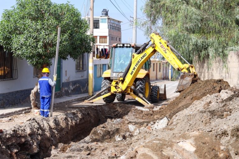 Inician obras de alcantarillado y servicio de agua potable en avenida Tambo de Mejía