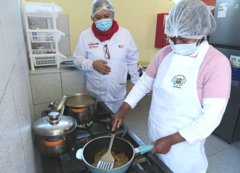 Qali Warma supervisa preparación de alimentos en escuela de Ataspaya