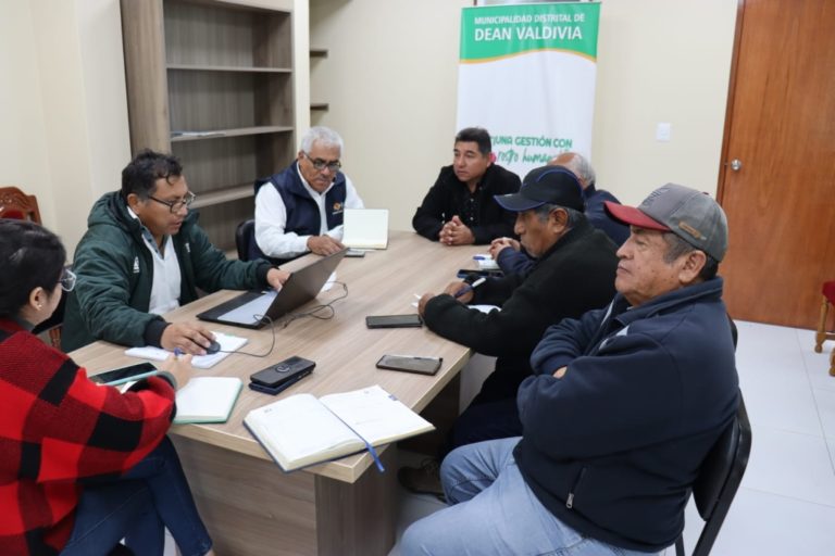 Autoridades se reúnen en Deán Valdivia para evaluar acciones por Fenómeno El Niño