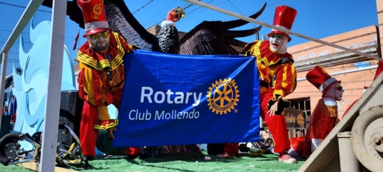 Rotary Club Mollendo participó en corso por aniversario de Arequipa