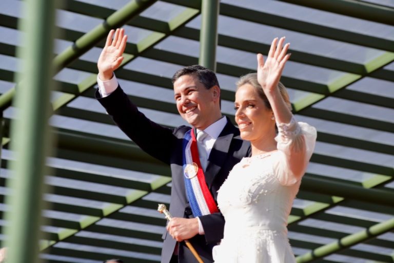 Santiago Peña asume como presidente de Paraguay