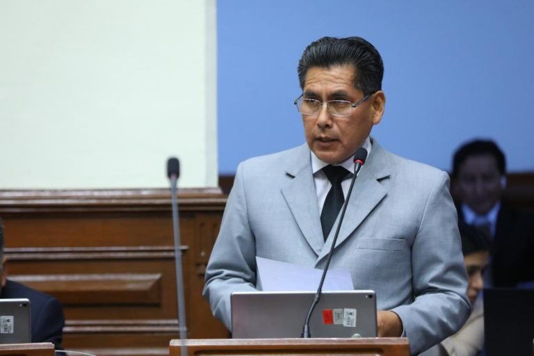 Víctor Cutipa renuncia a Perú Bicentenario y se une a bancada socialista