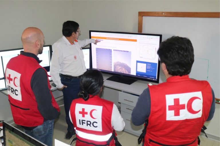 Cruz Roja visita Moquegua para conocer emergencia por el volcán Ubinas