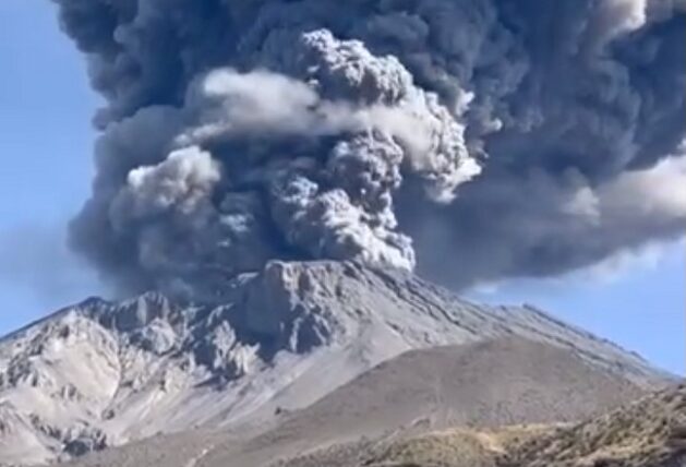 Después de varios días el volcán Ubinas registró una explosión 