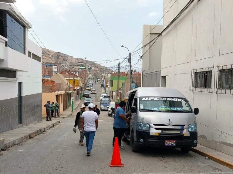 Calle Tacna en Cocachacra se convierte en paradero temporal para servicio público