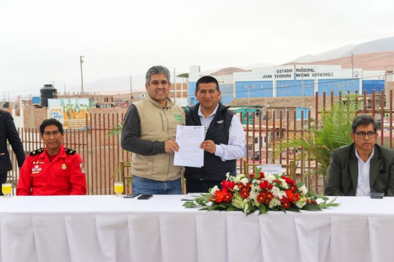 Municipio e intendencia de bomberos firman convenio para construcción de local en Matarani