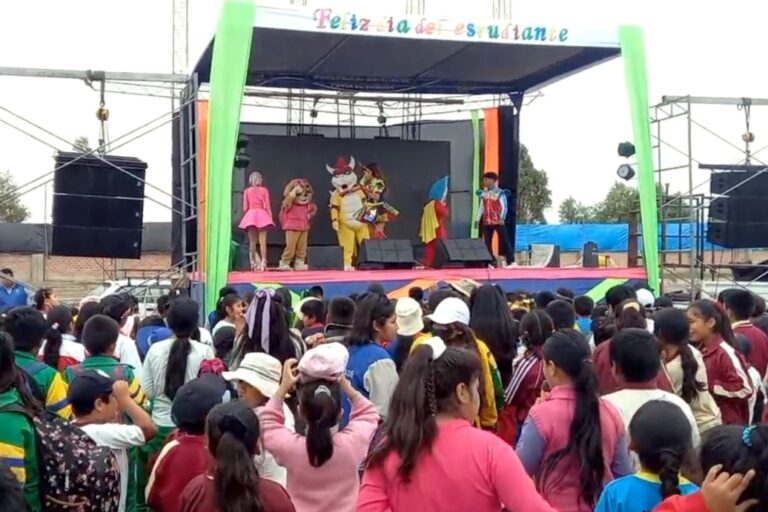 Municipalidad de Punta de Bombón celebró el Día del Estudiante