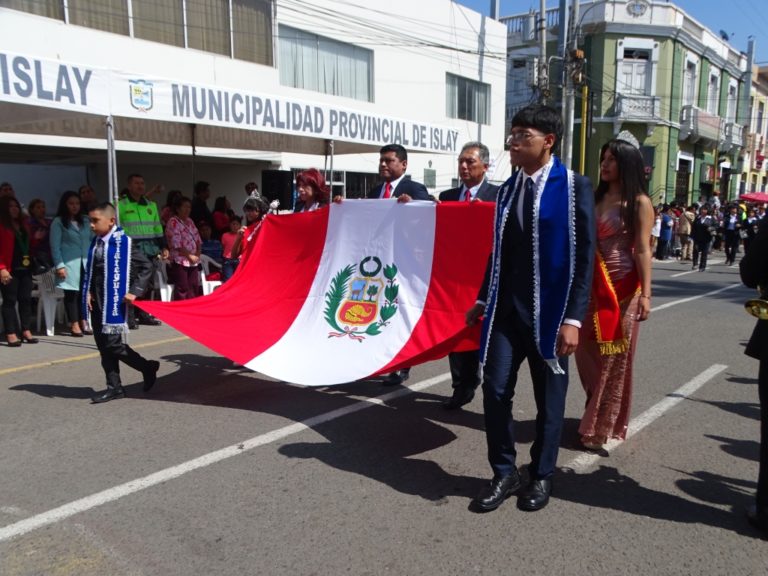 I.E. José Carlos Mariátegui de Mollendo celebra 96 aniversario