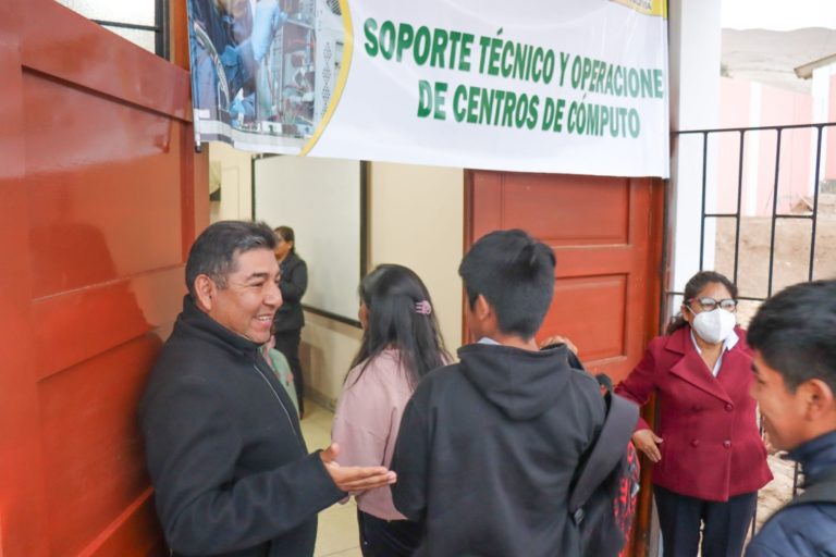 Autoridades dan la bienvenida a estudiantes ingresantes al Cetpro Deán Valdivia