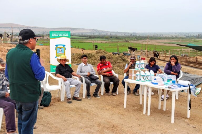 Lanzan programa de mejora de salud animal en distrito de Deán Valdivia