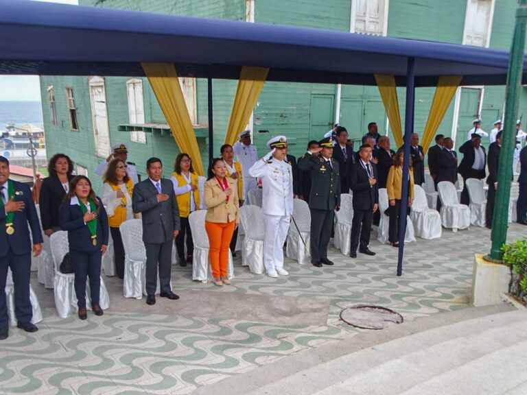 Ceremonia por aniversario de la Marina de Guerra del Perú en Mollendo