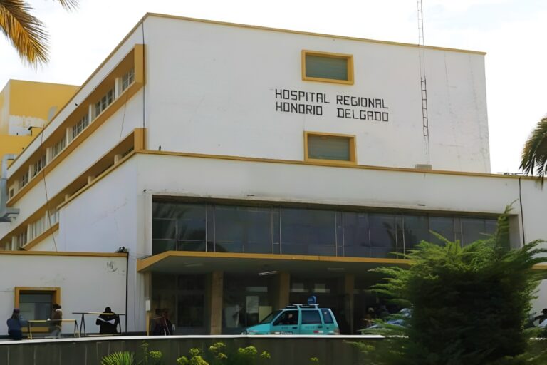 Mujer diagnosticada con rabia es ingresada e intubada en UCI del Hospital Honorio Delgado