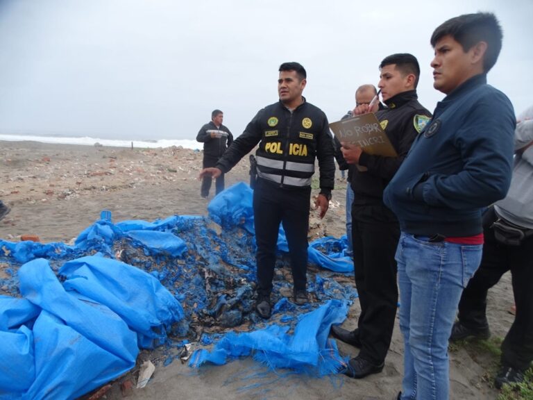 Población hace respetar las playas: Vándalos destruyen cerco perimétrico de obra de la Aviación de Mollendo