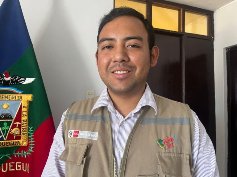 Jesús Tovar se convierte en el primer subprefecto más joven de Moquegua y del Perú