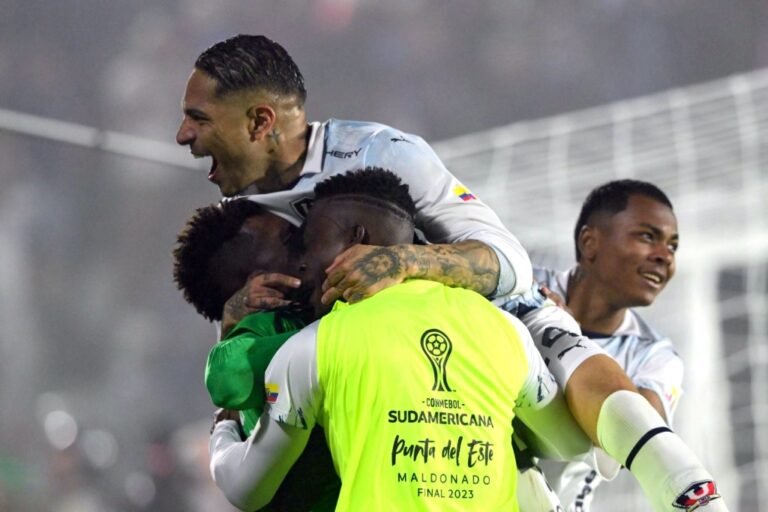 Guerrero campeón de la Sudamericana con LDU al vencer por penales a Fortaleza