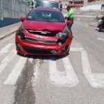 Motociclista impacta con automóvil cruce Kennedy 14102023 (4)