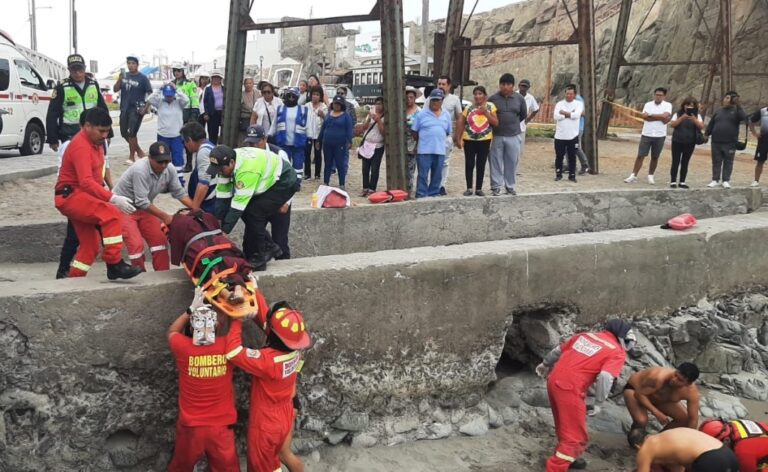 Rescatan a dos mujeres jóvenes de las aguas de la segunda playa de Mollendo