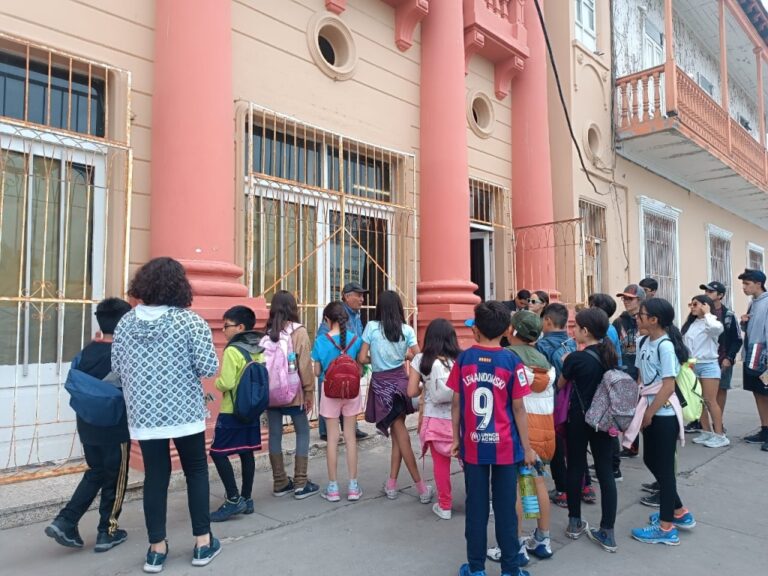 Escolares de Arequipa visitan Mollendo por estudios