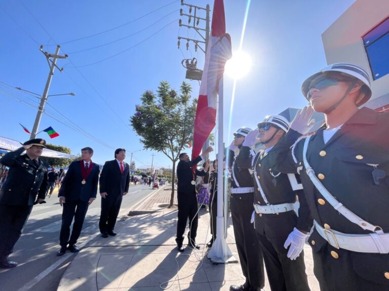 Realizan Desfile Escolar Cívico Militar por el 482° aniversario de Moquegua