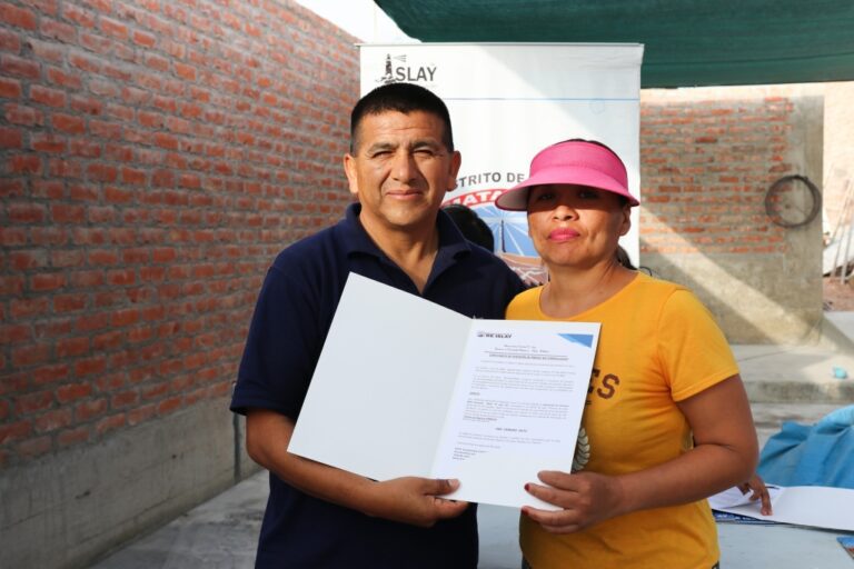 Matarani: entregan constancia de posesión en Bello Horizonte