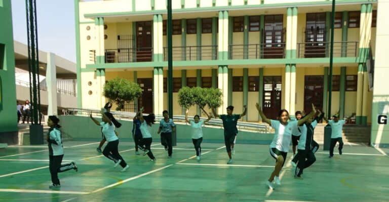 Delegación de danzas del colegio Deán Valdivia pide apoyo para participar en Lima