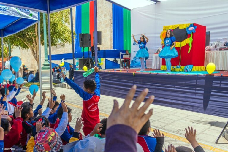 200 niños participaron de la Fiesta del Agua por el aniversario de Moquegua